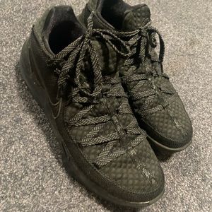 Nike LeBron‎ basketball shoes